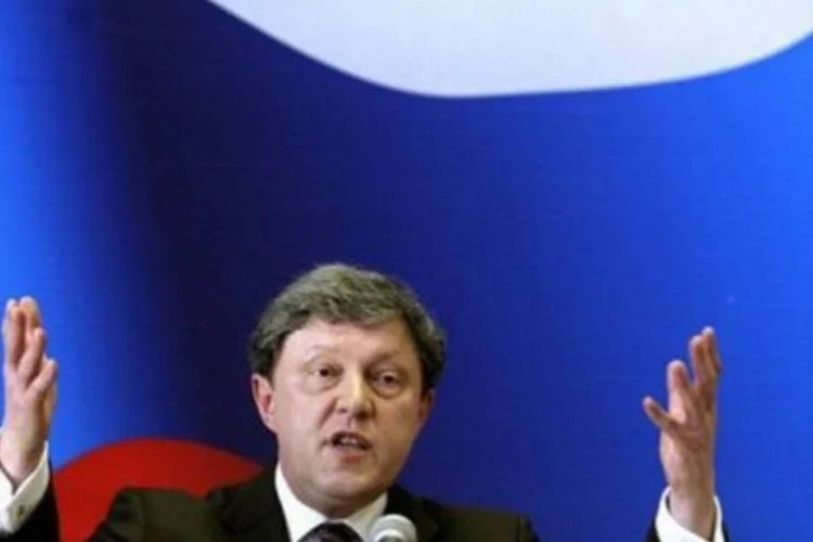 Segundo a comissão, 23% das assinaturas apresentadas por Iavlinski seriam "fotocópias ao invés de originais" (Mikhail Pochuyev/AFP)