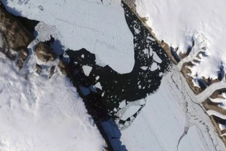 
	Permafrost: a camada de gelo, que chega a ter mais de dois metros de espessura, j&aacute; vem apresentando uma diminui&ccedil;&atilde;o de tamanho
 (AFP)