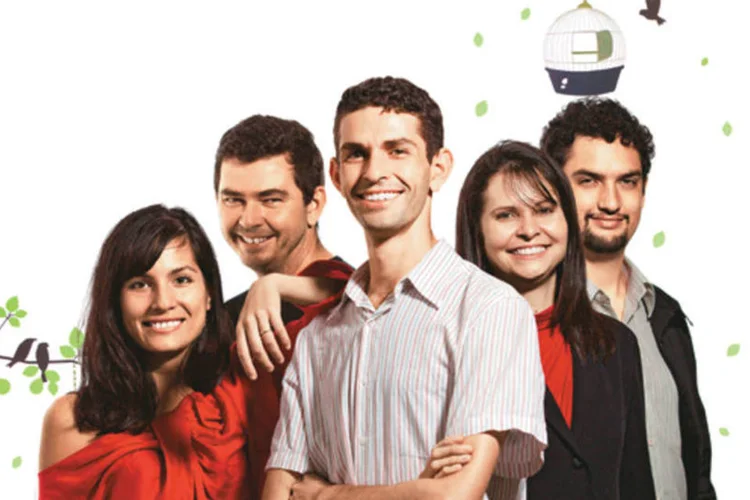 Nadia Reys e Luiz Amaral (à frente), com Evandro Amaral e os sócios Andrea e Sady Rodrigues: atenção às finanças 