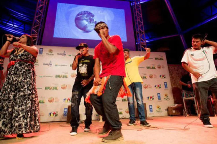 
	Grupo de rap com integrantes da etnia Guarani Kaiow&aacute;, Bro MC&#39;s: &ldquo;O rap &eacute; nossa ferramenta para denunciar o que acontece e tamb&eacute;m serve para nos defender e mostrar a realidade do povo&quot;
 (Agência Brasil / Marcelo Camargo)