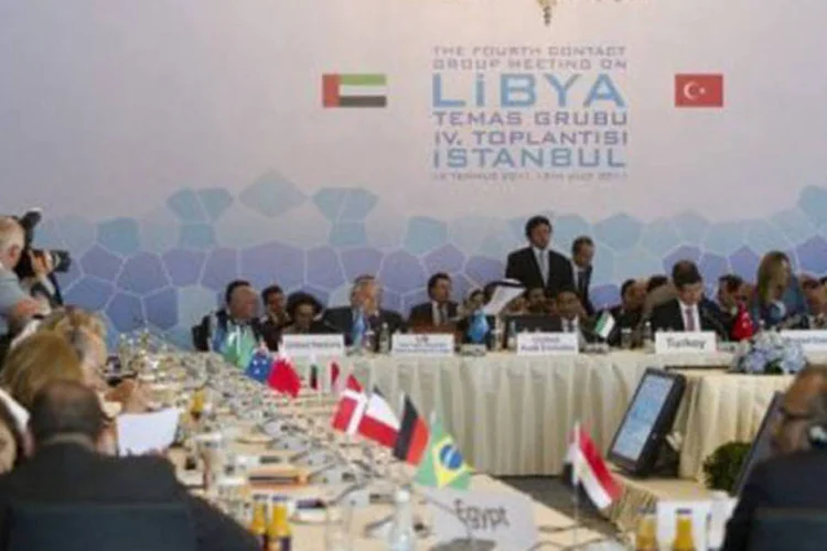 Autoridades de 40 países reunidas em Istambul: 'Kadafi deve deixar o poder seguindo etapas definidas que serão anunciadas publicamente' (Saul Loeb/AFP)