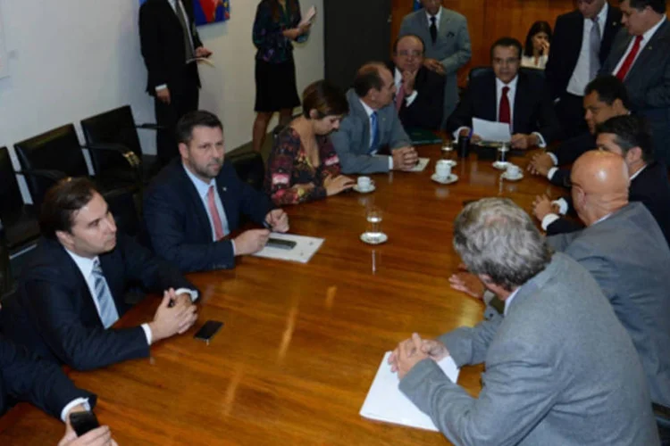 O grupo de trabalho que vai discutir propostas para reforma política no país: a ideia é que a proposta, depois de aprovada pela Câmara e pelo Senado, seja submetida à consulta popular na forma de um referendo. (Fabio Rodrigues Pozzebom/ABr)