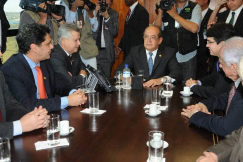 Senadores da oposição apoiam liminar de Gilmar Mendes