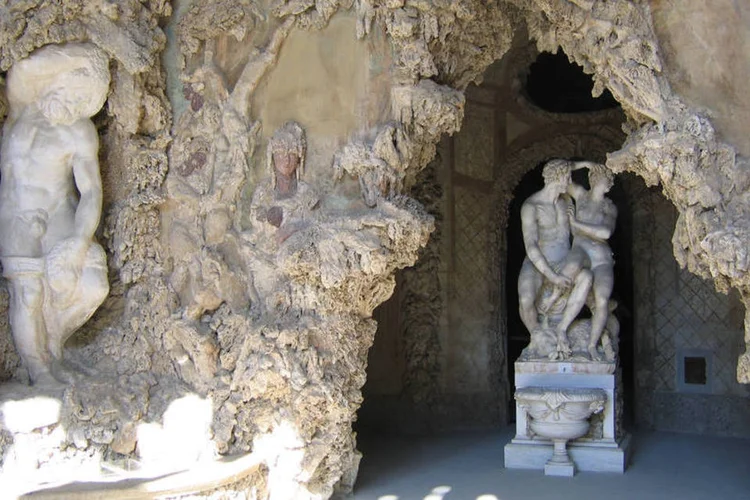 Protegidos pelo tempo: o interior da gruta de Bernardo Buontalenti nos jardins de Boboli em Florença, na Itália (Richardfabi/Wikimedia Commons)