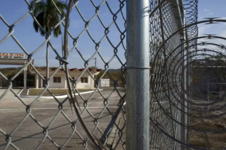 
	Pris&atilde;o de Guant&aacute;namo: a greve de fome realizada pelos prisioneiros ganhou mais dois adeptos da semana passada para c&aacute;
 (REUTERS/Bob Strong)