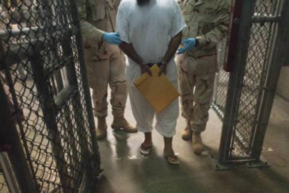 EUA transferem 5 presos de Guantánamo para o Cazaquistão