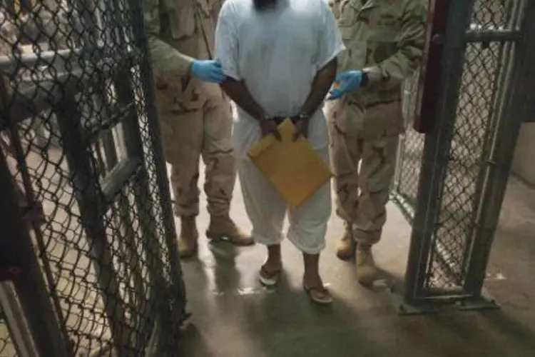 Guantánamo: Obama gostaria de agir para reduzir a população encarcerada na prisão (AFP)