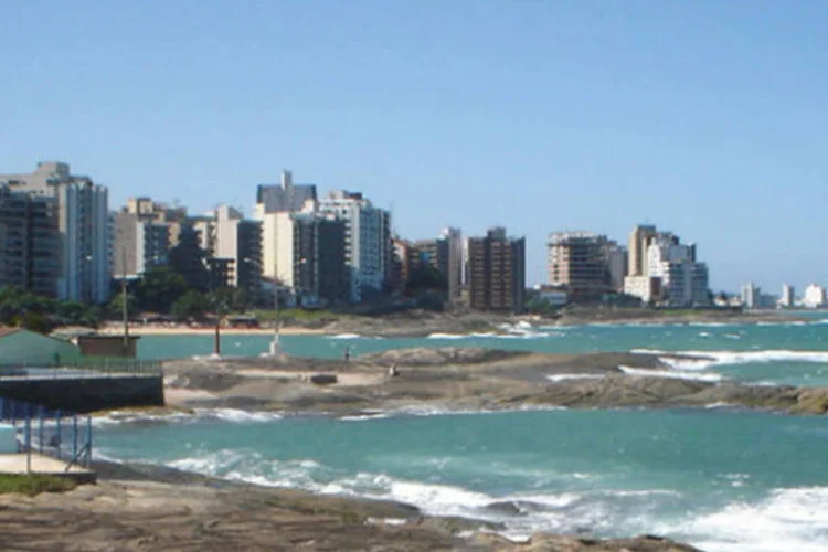 Guarapari: turistas estão comprando passagens pela internet por medo de assaltos e roubos na rodoviária (Caroline M/Wikimedia Commons)