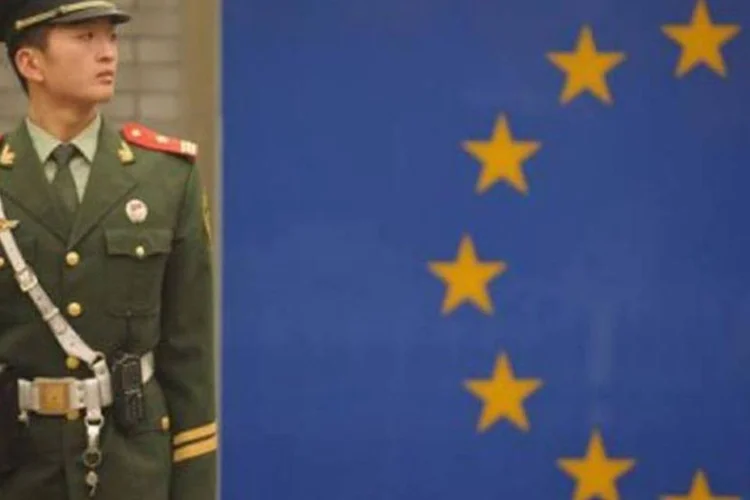 Para a China, que já financia importantes parcelas do déficit americano, o pedido da Eurozona é um grande trunfo. (Peter Parks/AFP)