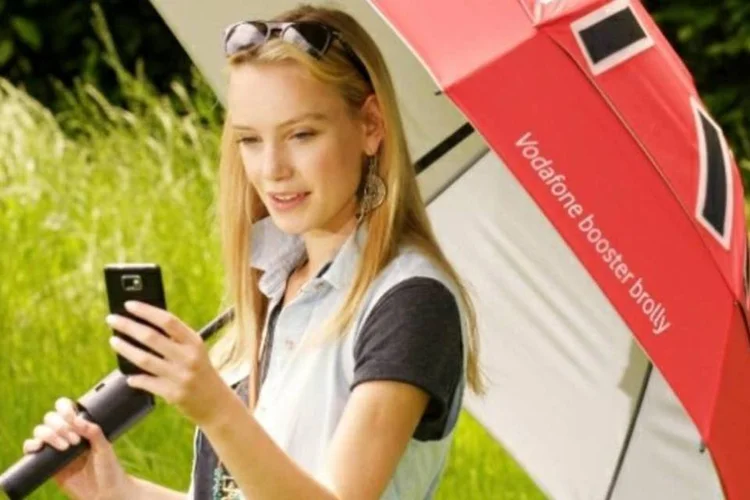 Guarda-chuva consegue recarregar a bateria do smartphone em apenas 3 horas (Divulgação)