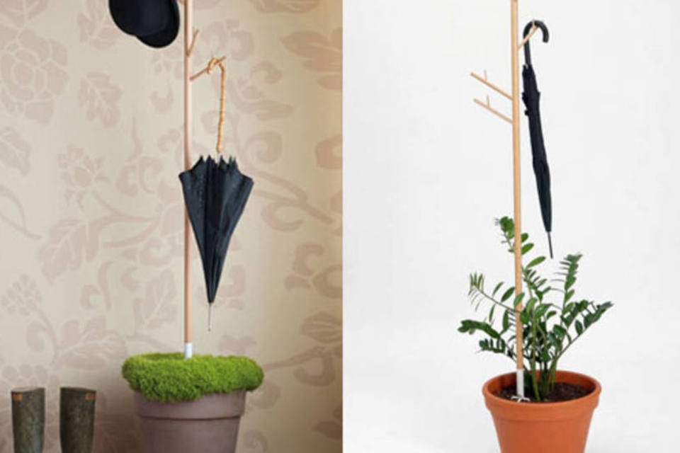 Porta guarda-chuva usa até a última gota para irrigar planta