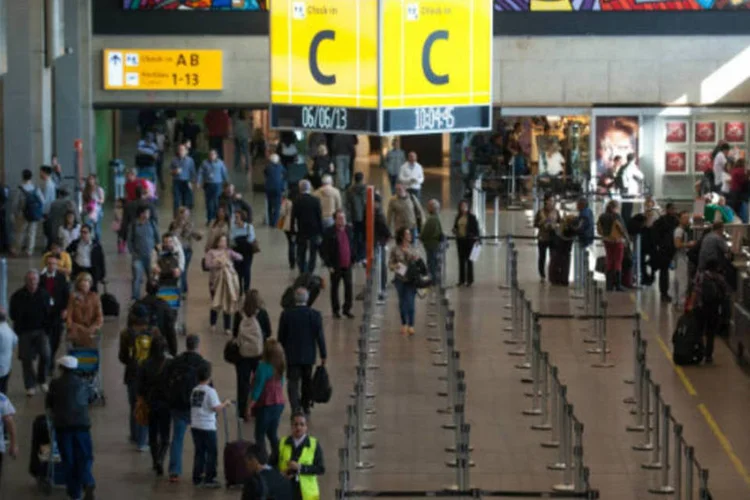 
	Aeroporto de Guarulhos, em S&atilde;o Paulo: neg&oacute;cio aeroportu&aacute;rio da Invepar movimentou 9,9% de passageiros a mais em 2013 ante 2012
 (Marcelo Camargo/ABr)