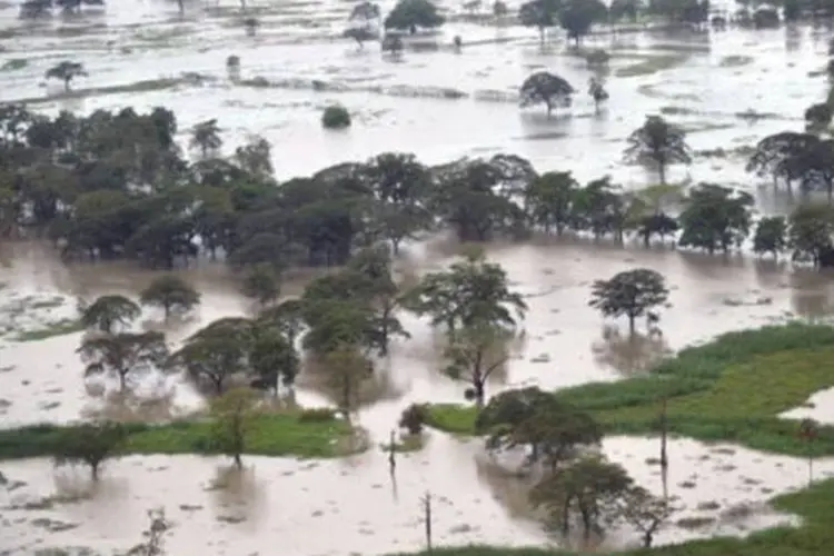 A situação se agravou ainda mais com a temporada de chuva, seguida por tempestades e enchentes no país (Johan Ordonez/AFP)