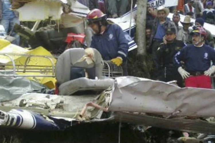Os agentes do resgate encontraram documentos de identificação de dois mexicanos em destroços e afirmaram que as demais vítimas provavelmente também eram do México (Guatemala/Handout via Reuters)
