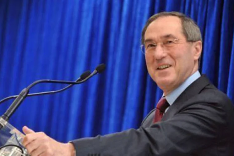 
	O ministro franc&ecirc;s do Interior, Claude Gu&eacute;ant: o ex-ministro tinha reconhecido nesta semana que tinha pagado com dinheiro quantias grandes, mas n&atilde;o porque o dinheiro tivesse uma origem irregular.
 (Alain Jocard)