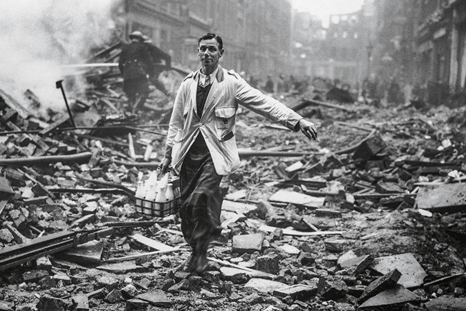 
	Londres na Segunda Guerra Mundial: para Judt, &eacute; a guerra que provoca massacres em massa
 (Fred Morley/Getty Images)
