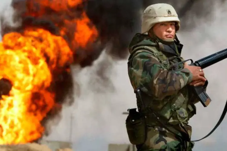 
	Amea&ccedil;a: explos&atilde;o de bombas, muni&ccedil;&otilde;es e outros artefatos b&eacute;licos libera uma carga indigesta de contaminantes em zonas de guerra.
 (Getty Images)