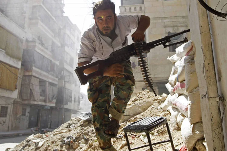 
	S&iacute;ria: &quot;Em Aleppo e em Idleb, hoje, os grupos armados t&ecirc;m o campo livre para cometer crimes de guerra e outras viola&ccedil;&otilde;es&quot;
 (Goran Tomasevic / Reuters)