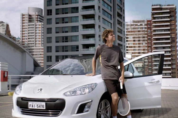 Guga em novo comercial para o Peugeot 308 (Reprodução)