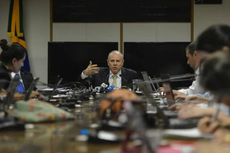 
	Mantega: &quot;Discutimos muito cada medida antes que ela seja realizada&quot;
 (José Cruz/ABr)
