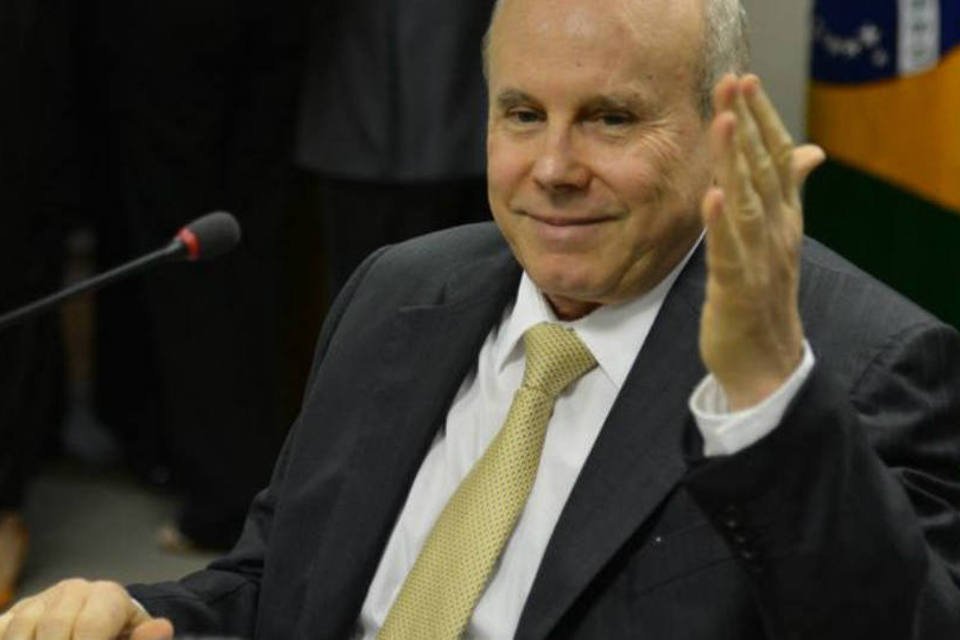 Crédito de US$ 30bi ao BNDES vai "fechar o ano", diz Mantega