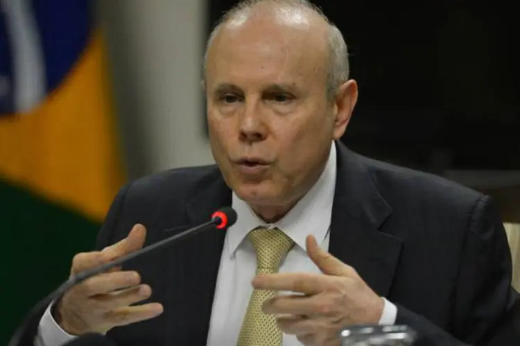 
	Mantega: &quot;n&atilde;o pode ter independ&ecirc;ncia do BC s&oacute; com a meta inflacion&aacute;ria. Tem que olhar tamb&eacute;m emprego e crescimento&quot;
 (José Cruz/Agência Brasil)