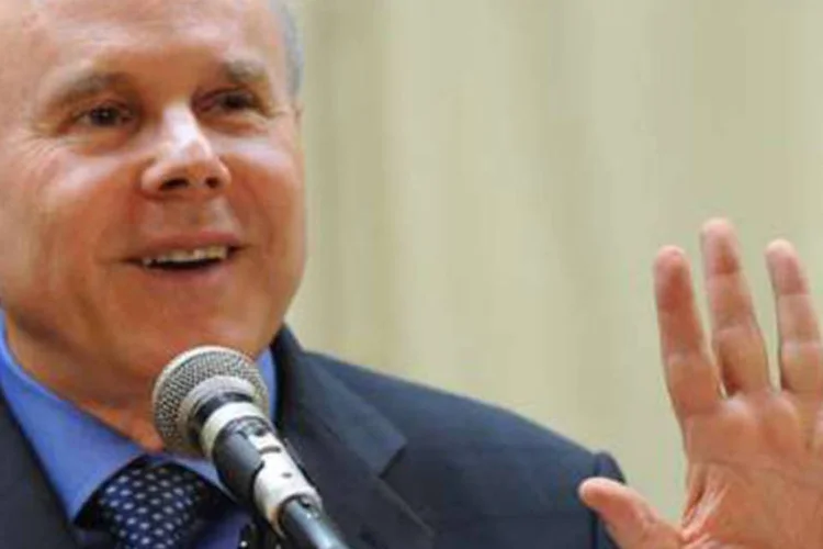 Guido Mantega, explicou que o decreto publicado no Diário Oficial sobre cobrança de IOF é uma mudança operacional, que "não muda praticamente nada"