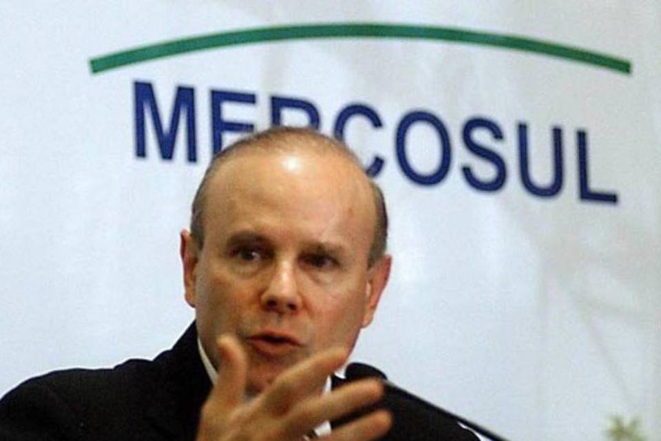 Mantega avalia medidas cambiais nesta semana após queda do dólar