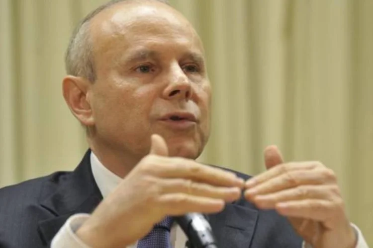 Mantega espera que a mudança na tributação aconteça em até três meses (Marcello Casal Jr/ABr)