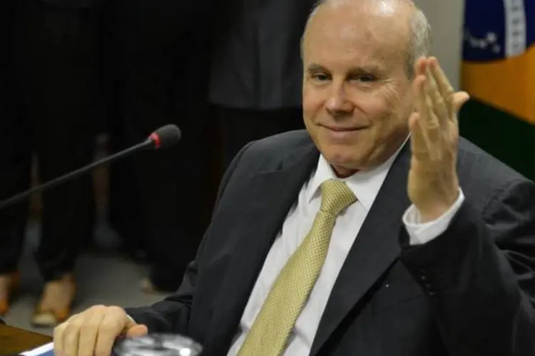 
	Mantega: para o ministro, o c&acirc;mbio n&atilde;o &eacute; o ideal, mas &eacute; o que se pode fazer
 (José Cruz/Agência Brasil)