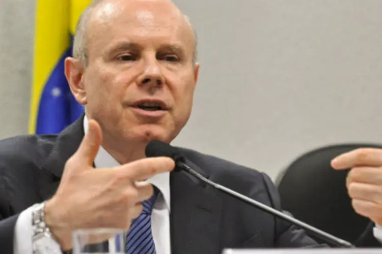 Guido Mantega: "Estamos facilitando para que os bancos e as empresas possam captar recursos lá fora acima de 365 dias", afirmou o ministro (Antonio Cruz/ABr)