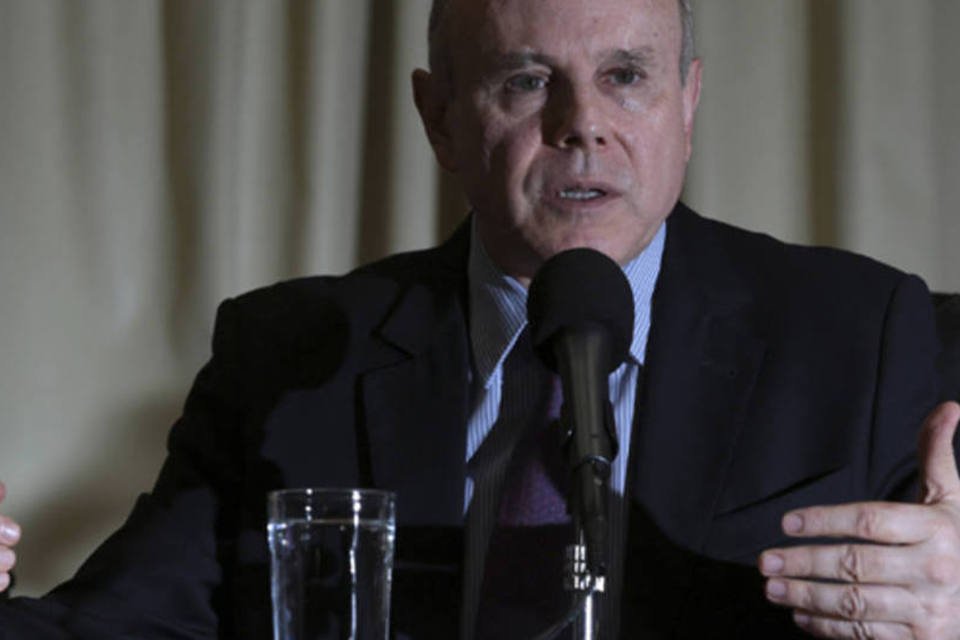 Manifestações ajudaram mau humor econômico, diz Mantega