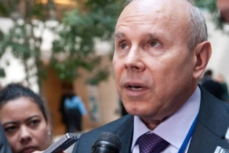 Guido Mantega: real vai continuar desvalorizado no Brasil, segundo o ministro (©AFP / Nicholas Kamm)