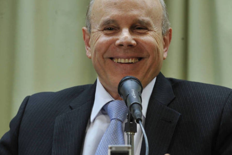 Mantega afirma que Brasil resiste ao "pior ano" da crise
