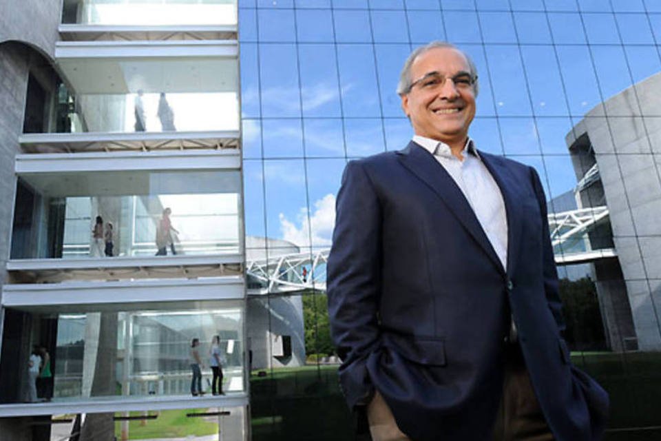 Fundador da Natura diz que segue Marina e apoia Aécio