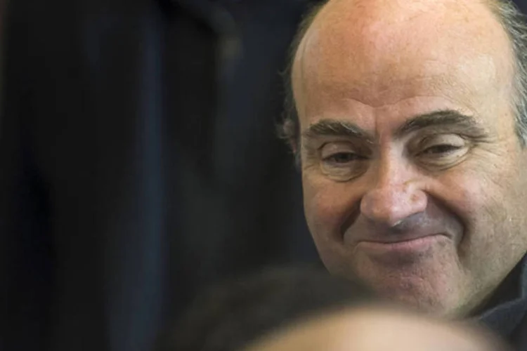 Após sinais de melhora na atividade econômica, incluindo a queda do desemprego no segundo trimestre, o ministro da Economia, Luis de Guindos, disse que a recessão chegou ao fim (.)