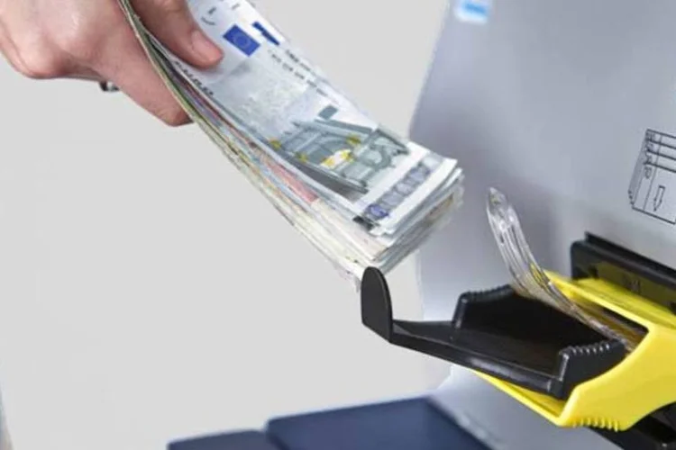 O cofre InteliSafe tem um contador de cédulas similar ao que é usado pelos bancos (Divulgação)