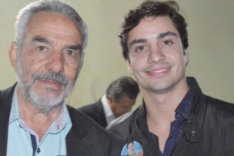 
	Perrella (&agrave; dir): o deputado ficou famoso ap&oacute;s um helic&oacute;ptero de sua empresa ser apreendido pela PF com coca&iacute;na
 (Divulgação / Twitter Gustavo Perrela)