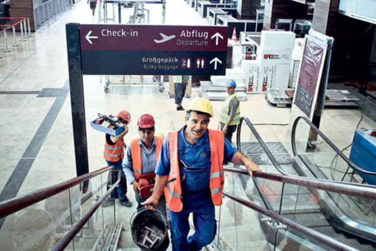 Novo aeroporto de Berlim: 15 anos em projeto, obra iniciada em 2006, entrega prevista para 2011 e, até agora, nada (Tobias Schwarz/ Reuters / EXAME)