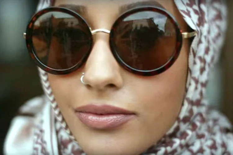Comercial da H&M: modelo usando hijab foi achada no Instagram (Reprodução)
