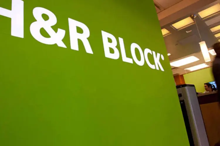 Cliente passa por loja da H&R Block: popular nos EUA, a empresa tem como desafio agora adaptar a receita de sucesso à realidade das nações emergentes (Scott Eells/Bloomberg)
