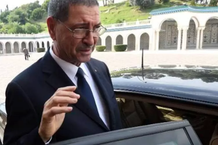 
	Habib Essid: parlamento retirou seu voto de confian&ccedil;a ao premi&ecirc; tunisiano
 (Fethi Belaid/AFP)