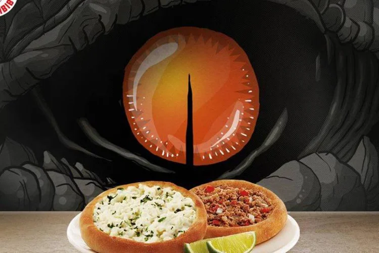 Post de oportunidade do Habib's: postagem brinca com olho do monstro e tamanho da fome (Reprodução/Facebook)