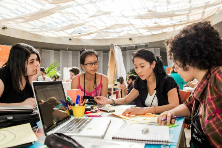 
	Hackathon: em 2014, estudantes desenvolveram solu&ccedil;&otilde;es para conectar produtos da Natura ao ambiente virtual
 (Divulgação/Natura)