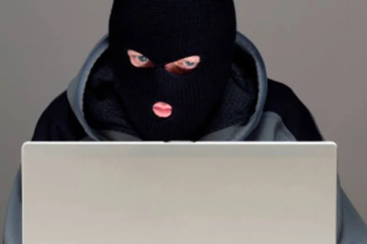 
	Hacker: o arquivo criado pelos cibercriminosos rouba os dados quando o usu&aacute;rio acessa sites de internet banking
 (Getty Images)