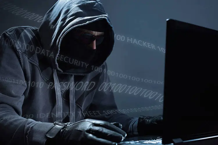 
	Hacker usa computador: a&ccedil;&atilde;o legal, registrada na Corte Distrital de Los Angeles por um homem identificado como John Doe, busca status de a&ccedil;&atilde;o coletiva
 (BrianAJackson/Thinkstock)