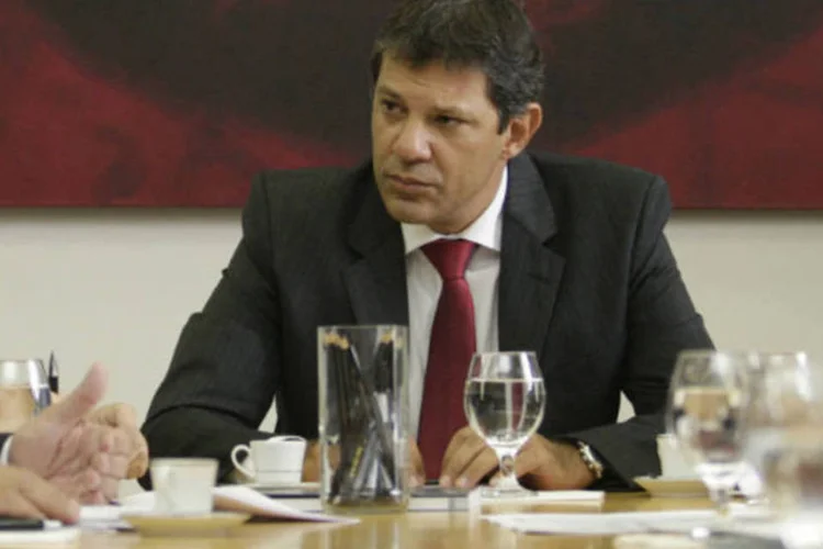 
	&quot;O meu compromisso com o governo federal, em fun&ccedil;&atilde;o da pol&iacute;tica de combate &agrave; infla&ccedil;&atilde;o, que at&eacute; concordo inteiramente, foi postergar o reajuste (das tarifas de &ocirc;nibus)&quot;, afirmou Haddad
 (Prefeitura de São Paulo)