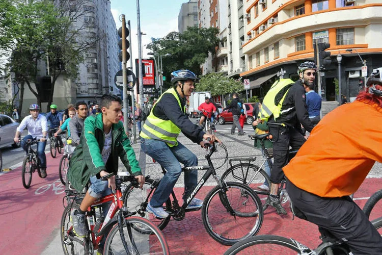 Haddad: meta do governo é entregar 400 km de vias cicláveis até fim de 2015 (Fabio Arantes/SECOM)