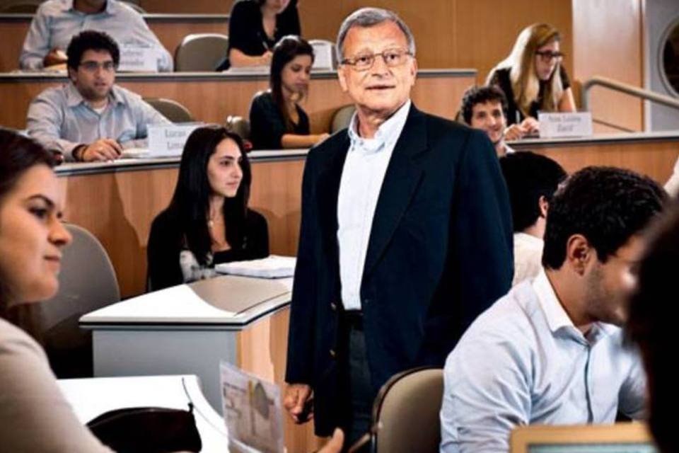 Haddad e seus pupilos: no Insper, as salas de aula e a ambição são inspiradas em Harvard (Germano Lüders/EXAME.com)