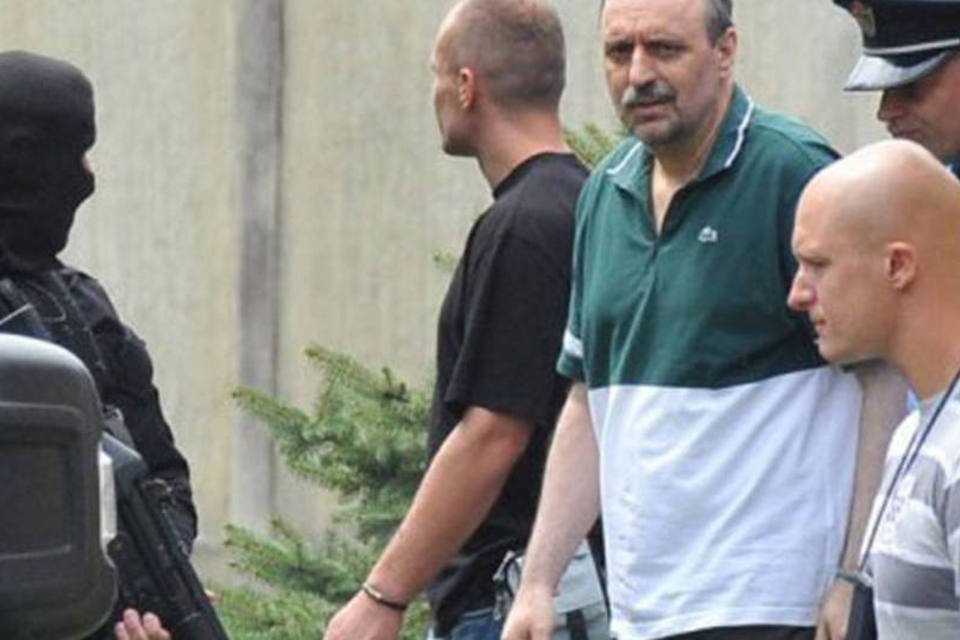 Goran Hadzic sai da prisão para visitar a mãe doente